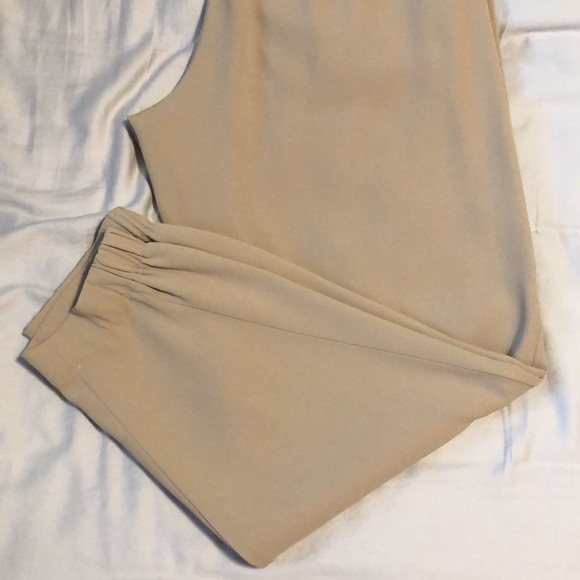 Aritzia Babaton Pull-on Pants size medium - Picture 5 of 8